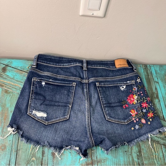 American Eagle Floral Embroidered Hi Rise Cut off Denim Jean Shorts Raw Hem 10 - Picture 6 of 15